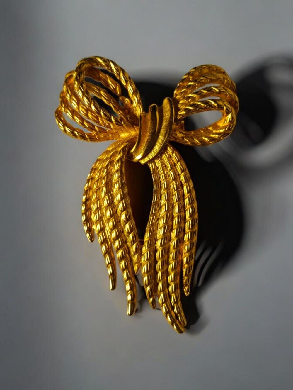 TAT Gold-Tone Bow Brooch Pin Scarf Clip - Vintage Women's Jewelry